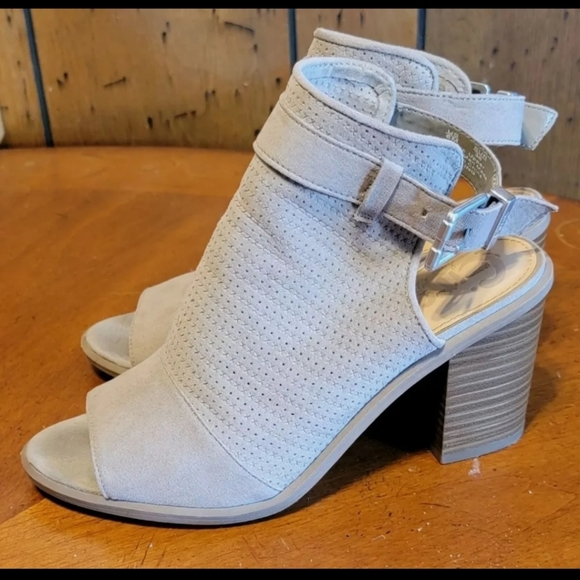 Circus by Sam Edelman Grey Open Toe Faux Suede Booties Size 6 - Picture 2 of 6